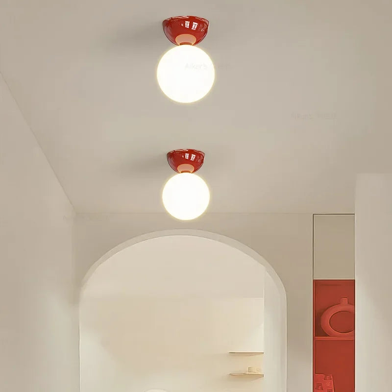 Dome — Plafonnier design Bauhaus en verre, luminaire compact et élégant