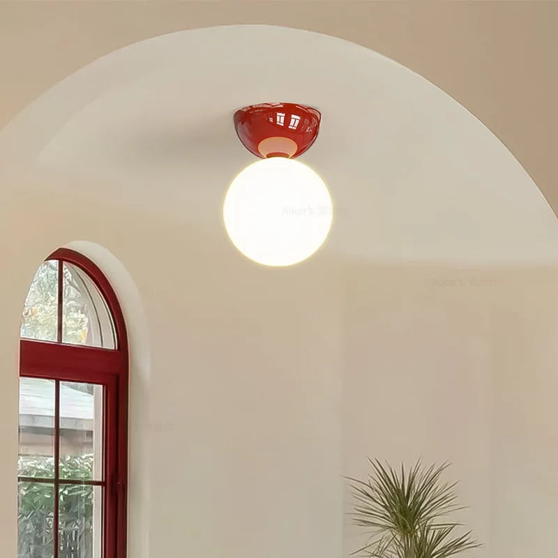Dome — Plafonnier design Bauhaus en verre, luminaire compact et élégant